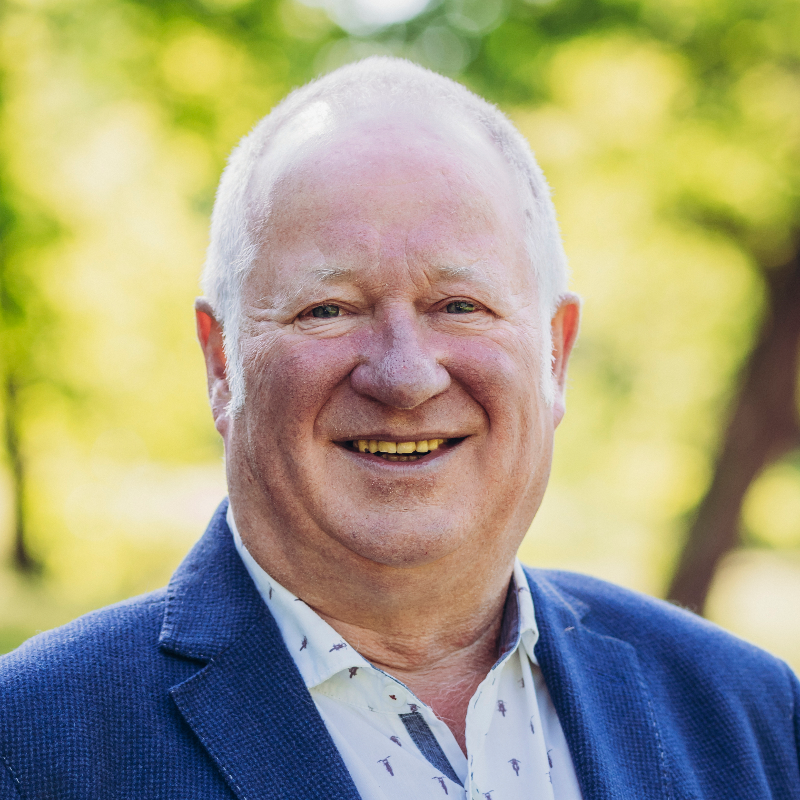  Helmut Straatman
