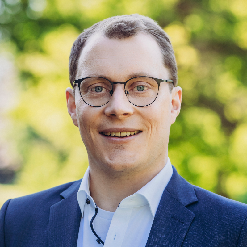 Dr. Christian Blker